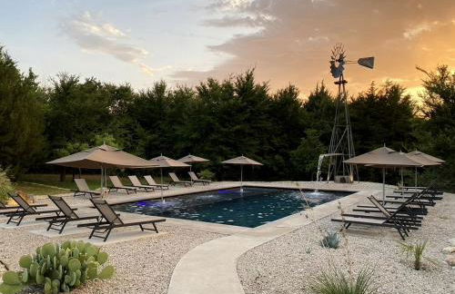 Restored Beautiful Airstream Fully Equipped with Incredible Outdoor Living in Texas - Foto 35