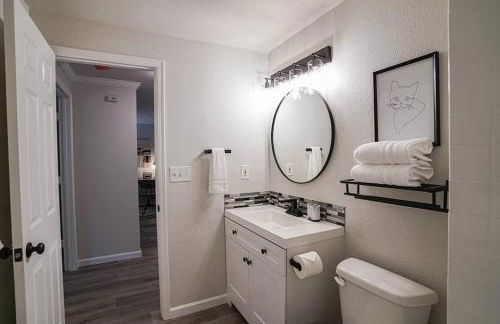 Condo with king bed, walk to Microsoft & park - Foto 16