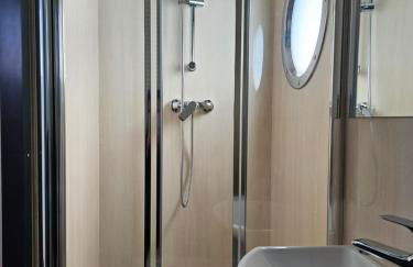 Mobiles Hausboot El'milia mit eigener Ankerboje auf dem See - Foto 7