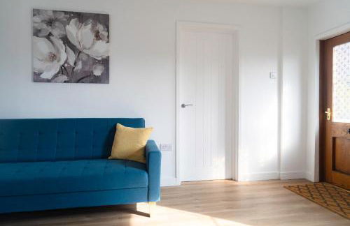 Crossways - a modern two bedroom village apartment close to cheltenham - Photo 8
