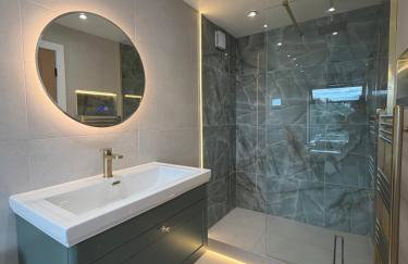 Woodroyd Spa Suites - Photo 50