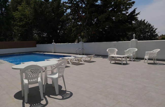 Villa con gran piscina en zona residencial - Photo 17