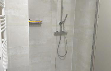 Studio calme et paisible, climatisé avec terrasse au dernier étage, 100m du tramway et 20 min de la promenade des anglais - Foto 16