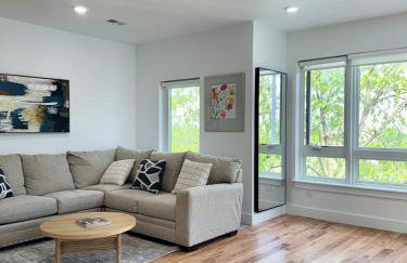 Cozy 3BR Retreat with Rooftop Near EWR & NYC Access - Photo 10