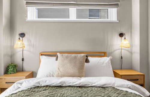 Luxury Plymouth Work & Stay House - Photo 18