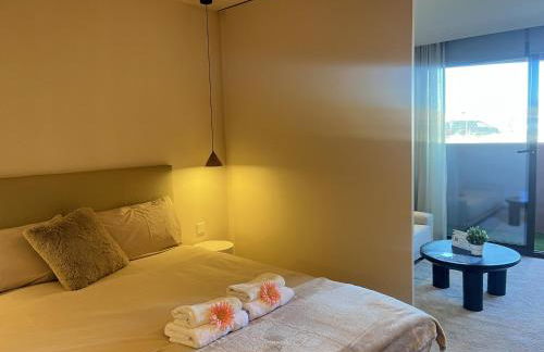 Estudio de diseño con piscina by Gloove - Foto 15