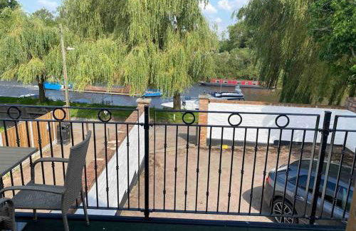 Riverside Cottage with balcony and fishing jetty - Foto 6