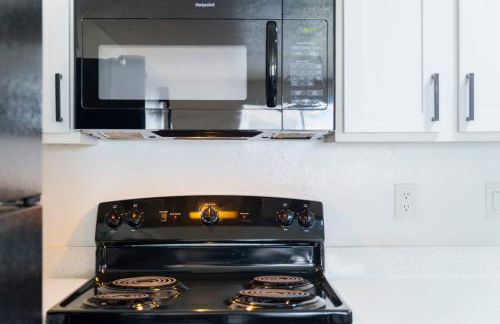 Comfortable 2BR - Pool Near Major Attractions - Foto 18