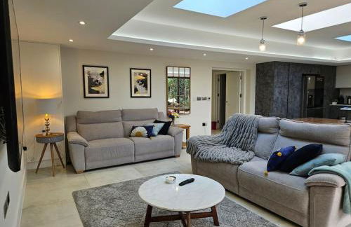 Homely 6 bed Cottage 30 mins to Heathrow, London, Legoland, Windsor Castle - Photo 4