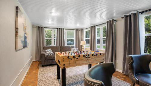 The Canopy on 10th - Game Room , Pets , Pergola - Photo 4