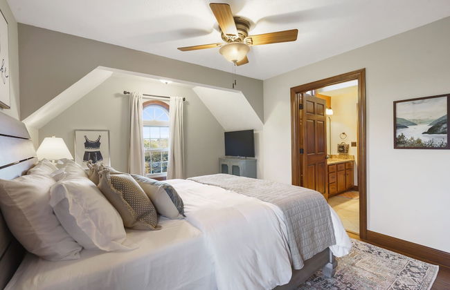 Table Rock Manor at Whitefish Bay - Photo 9