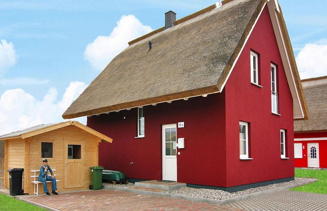 Holiday Home Lotsenhaus am Breetzer Bodden - Photo 1