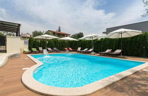 Villa Birikina with Pool - Photo 6
