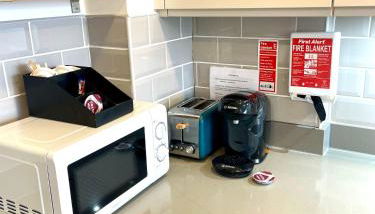 Central Leigh, on the Broadway, private gated parking, balcony - Foto 2