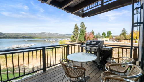 Shores Lakefront Condo - Walk to Village, Lake Views, Deck with BBQ - Foto 2