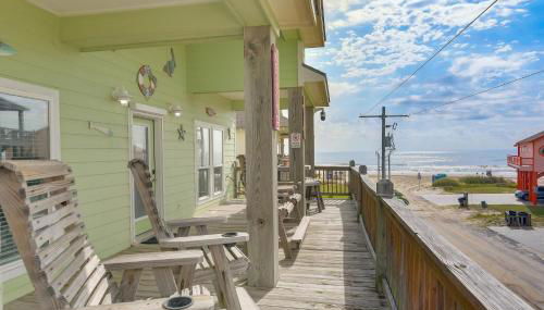 Steps to Shore! Just Beachy Home with Deck and Views - Foto 2
