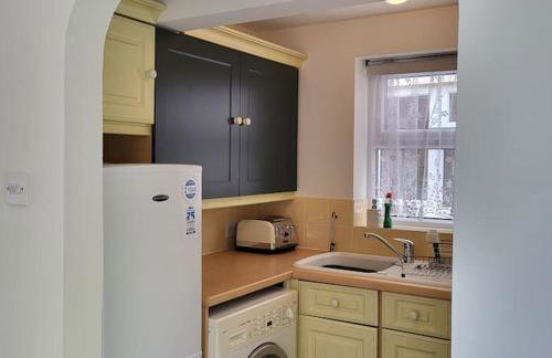 Cheerful, cosy, one bedroom home with patio and parking - Photo 8