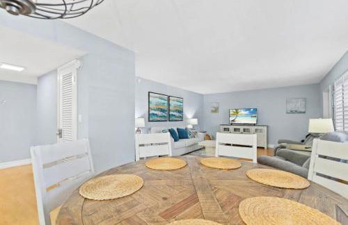 Beachside Las Olas Getaway Oasis with Pool - Foto 15