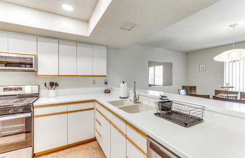 Golf, Hike and Relax Cathedral City Condo - Foto 8