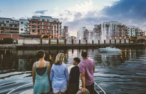 Lake Escape for Two – Jacuzzi & Fire Pit - Foto 6