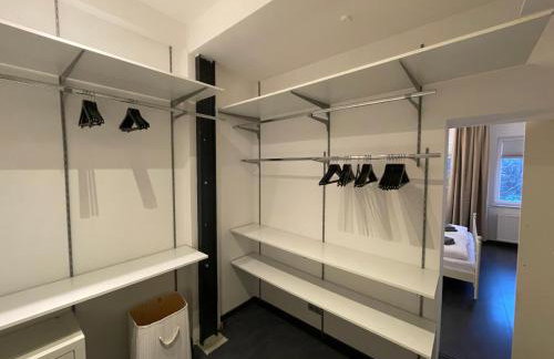 TruRetreats Design Loft für 8 Personen I Riesige Küche I eCharger I 65z SmartTV I 150qm - Foto 33