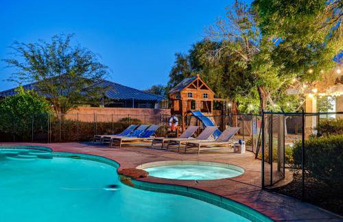 Luxury 6 BR Home Large Pool & Spa with Grassy Yard - Photo 1