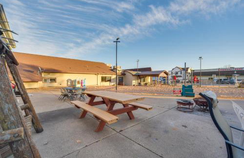 Walk to Crooked Lake Beach and Dtwn! Home with Patio - Foto 30