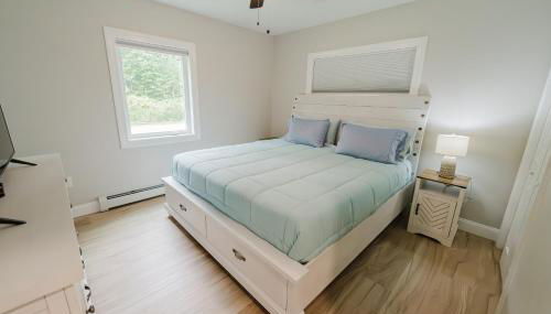 NEW! Modern Getaway - Hot Tub l Fire Pit l Pool table - Foto 5