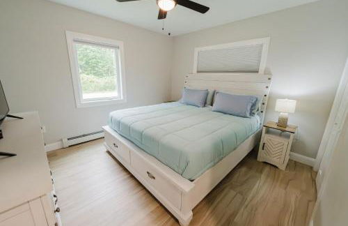 NEW! Modern Getaway - Hot Tub l Fire Pit l Pool table - Foto 5