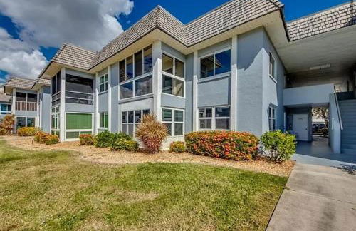 Gorgeous 2 Bedroom Waterfront Condo - Foto 26