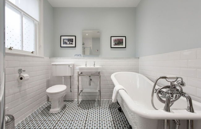 JOIVY Stunning 3 Bed Lodge With Gardens At Gilmerton House - Photo 24