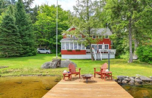 Authentic 1912 Adirondack Lake Camp with Fire Pit - Foto 1