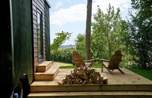 Extraordinary Huts Ltd - Photo 7