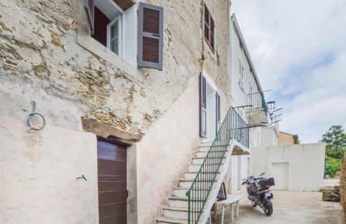 2 Bedroom Cozy Apartment In Pietranera - Foto 10