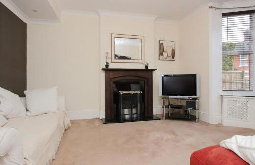 Lovely Victorian House - Photo 17