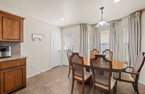 NEW Killeen 8-10 Bd sleeps max 10 ppl 5 min to Fort Hood Families Groups Pets Ok - Professionally Managed by Stay Albatross - Photo 36