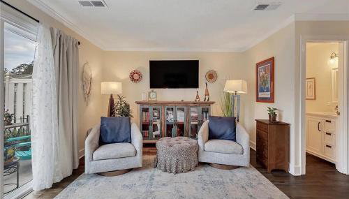 Relaxing Lakeview Stay Near Beach w Pool - Foto 2