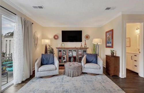 Relaxing Lakeview Stay Near Beach w Pool - Foto 2