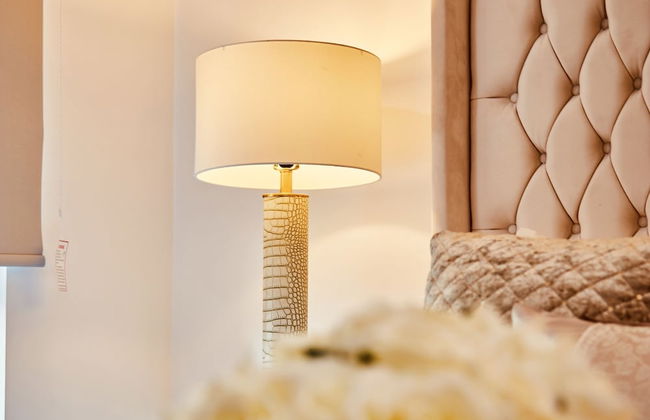 Deluxe City Centre Apt Balcony & View & Free Parking - Photo 7