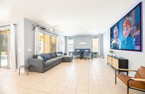 Family Retreat 6BR Villa with Private Pool, Spa & Theater near Disney - Foto 11