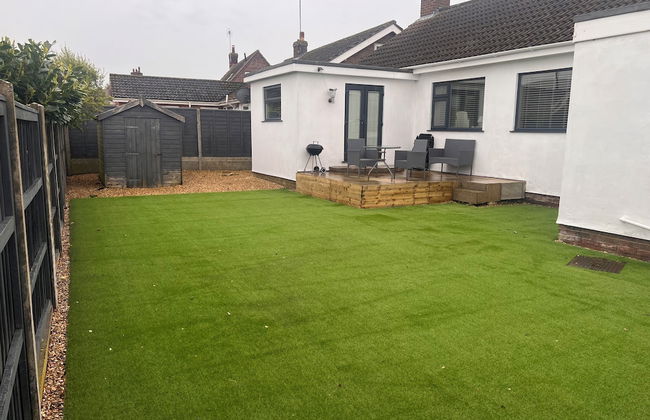 Pet-friendly - 2 Bedrooms Bungalow hot tub Parking - Foto 26