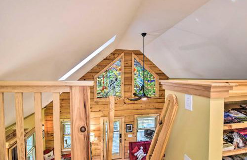 Romantic Asheville Area Cabin with Deck and Hot Tub! - Foto 14