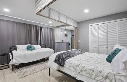 Convenient Mid and Extended Stay Near Airport - Foto 19