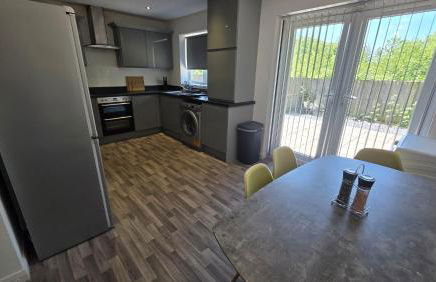 4 Bedroom Home Tameside Greater Manchester Sleeps 8 - Foto 16