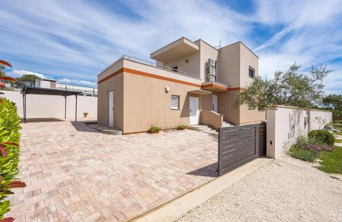 Villa Sunny Olive - Photo 25