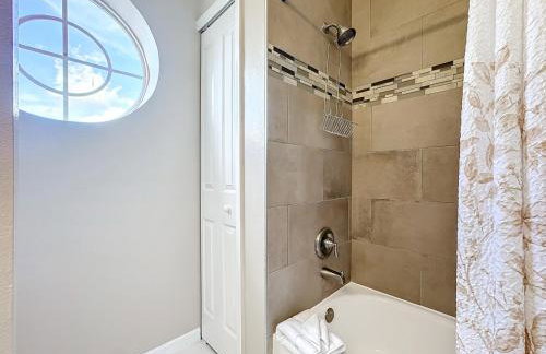 Stunning 5BR 5Bath Home, Pool, Spa, By Disney - Foto 48