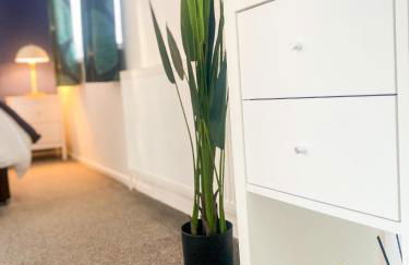 Phoenix House - 2 Double Bedroom House - Business and Corporate Travellers - Photo 24