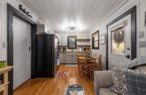 TNT II - Creek Front, Hot Tub, Fire Pit - Foto 5