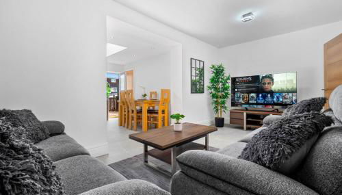 5 bedroom house Solihull 10 mins drive from BHX & NEC Private off road parking - Foto 2