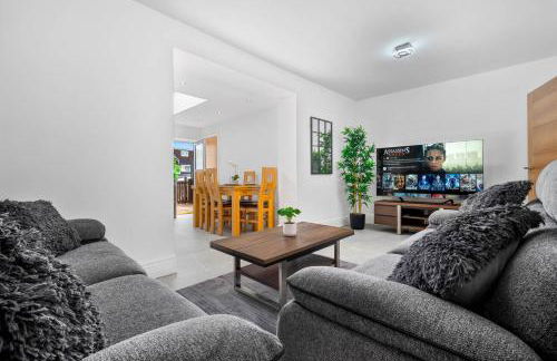 5 bedroom house Solihull 10 mins drive from BHX & NEC Private off road parking - Foto 2